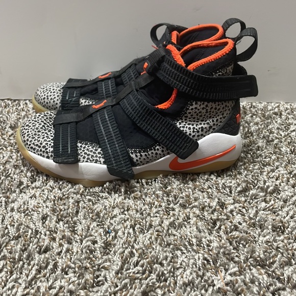 Lebron Soilder 11 SFG GS “safari” 6y - Picture 3 of 6